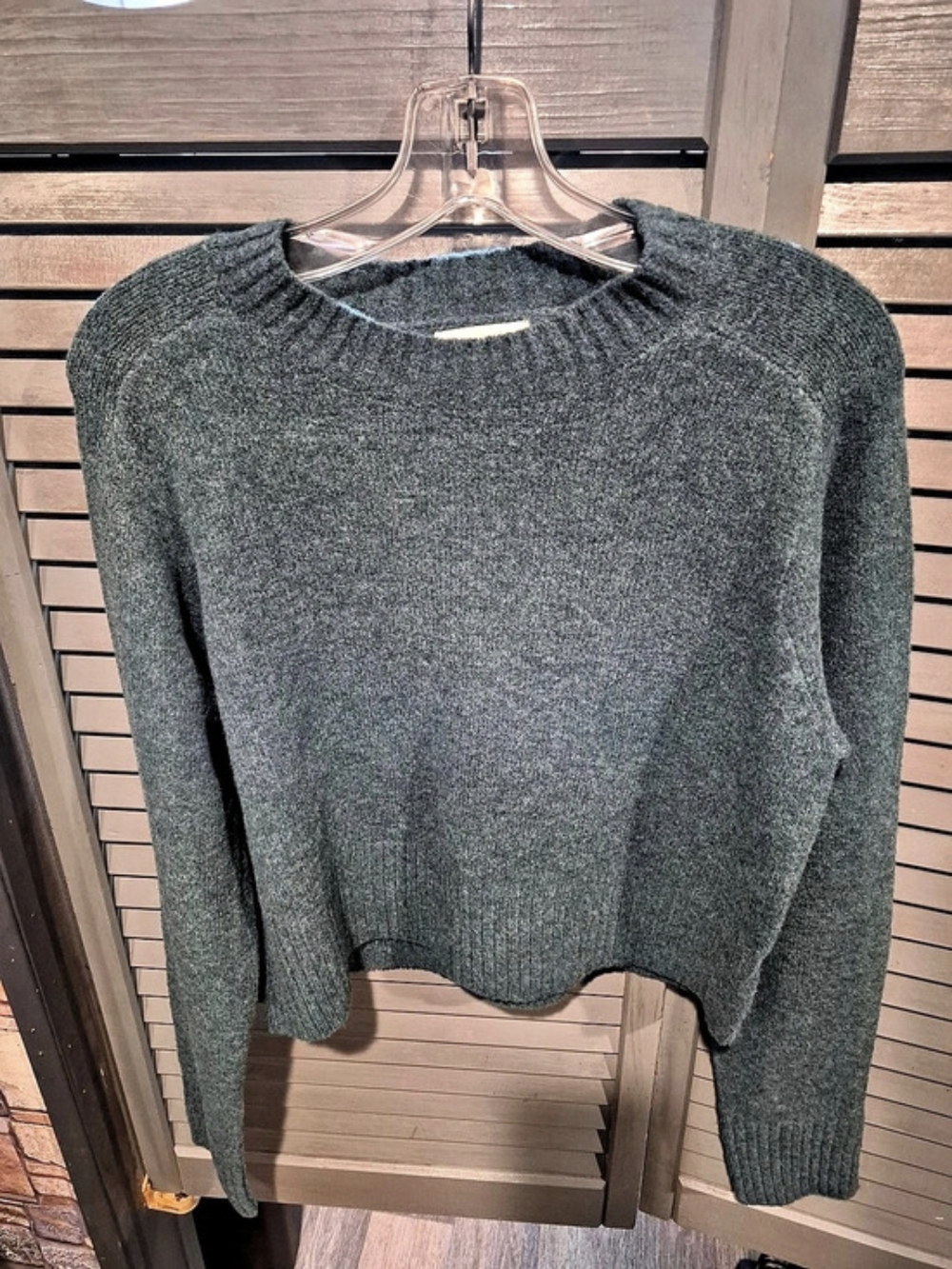 Universal Thread Crew Neck Sweater in Gray Size Medium